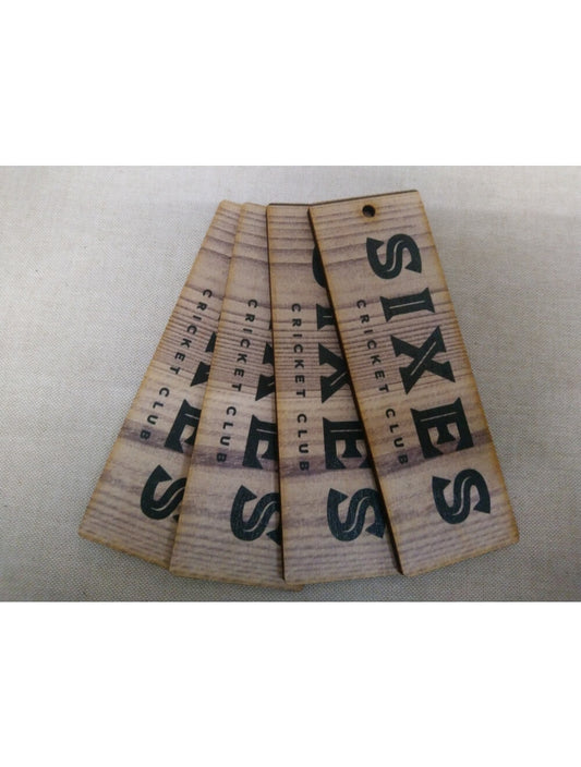 Witgewassen houten sleuteltags