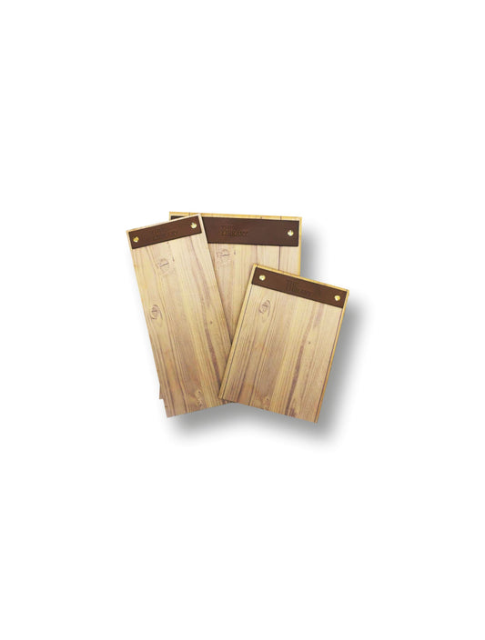 Houten menubaart met lederen bar